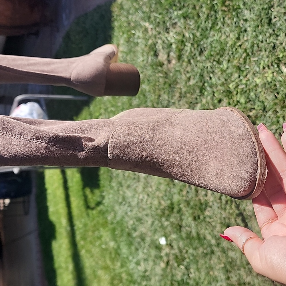 Boots - Picture 2 of 7